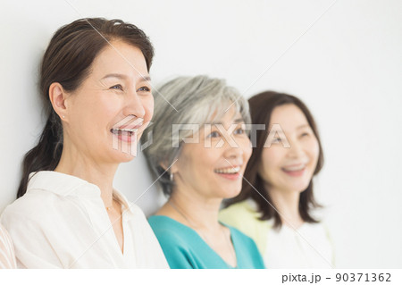 ミドルの女性 キャリアウーマン ミドルの女性 キャリアウーマン 90371362