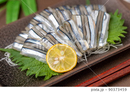 新鮮なキビナゴのお刺身 90373459