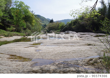 大竹蛇喰磐の岩盤の景色 90374366