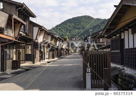 郡上八幡　早朝の職人町 90375314