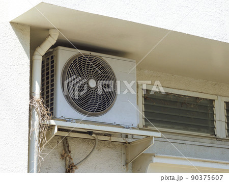エアコンの室外機 エアコンの室外機 90375607