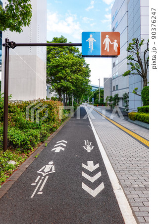 自転車専用道路のマークや標識(東京都江東区) 自転車専用道路のマークや標識(東京都江東区) 90376247