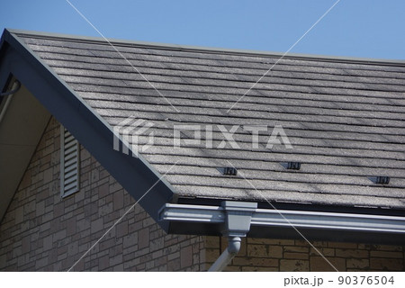 スレート屋根の劣化　劣化するスレート屋根 90376504