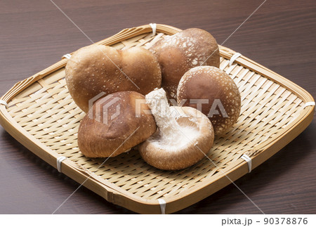 椎茸　原木椎茸　原木しいたけ　生シイタケ　自然栽培　生椎茸 90378876