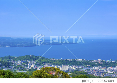 別府街並 と別府湾・国東半島 90382604