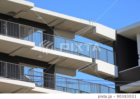 集合住宅の開放廊下 イメージ 集合住宅の開放廊下 イメージ 90383031