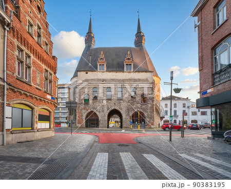 Historic Brusselpoort gate in Mechelen, Belgium 90383195