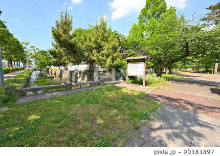 膳所城跡公園 近江「膳所城」の石垣と琵琶湖 膳所城跡公園 近江「膳所城」の石垣と琵琶湖 90383897