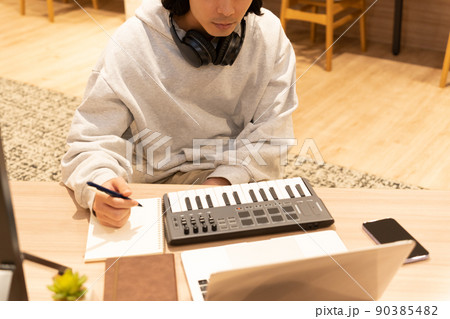 音楽クリエイター 90385482