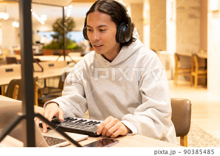 音楽クリエイター 90385485