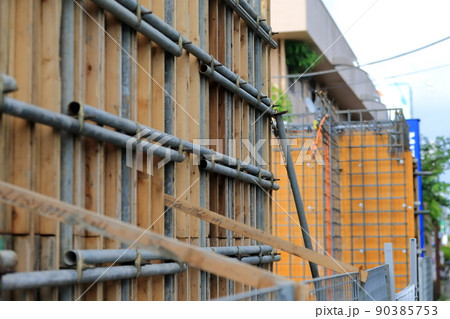 型枠の建て込み　イメージ 90385753