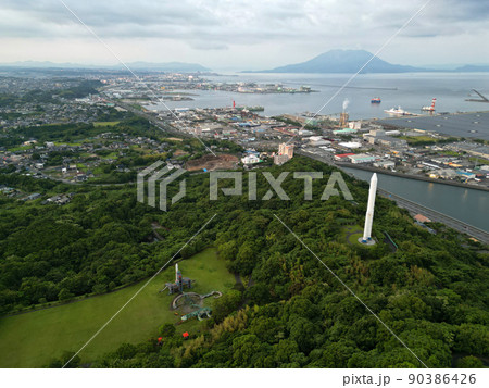 錦江湾公園から平川町と谷山港方面の夕景空撮 錦江湾公園から平川町と谷山港方面の夕景空撮 90386426