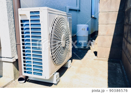 エアコンの室外機 エアコンの室外機 90386576