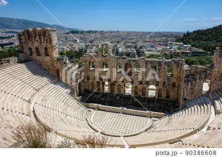 ヘロディス・アッティコス音楽堂とアテネ市街	 90386608