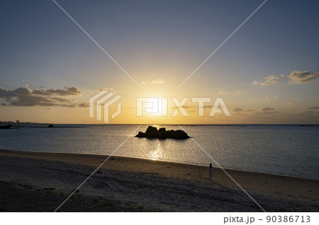 沖縄 アラハビーチの夕景 沖縄 アラハビーチの夕景 90386713