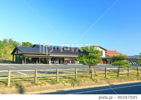 【鳥取県】晴天の鳥取砂丘ビジターセンター 【鳥取県】晴天の鳥取砂丘ビジターセンター 90387095