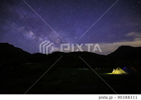 《大分県 九重連山》 坊がつるキャンプ場からの星空 《大分県 九重連山》 坊がつるキャンプ場からの星空 90388311
