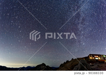 燕山荘と北アルプス・燕岳・北の星空 90388330