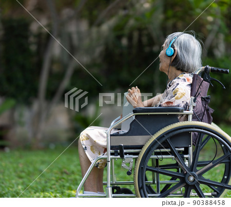 Music therapy in dementia treatment on elderly woman. 90388458