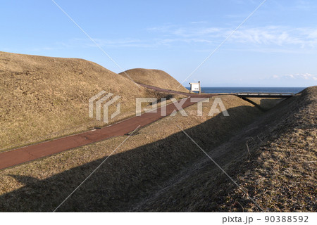 志苔館跡　二重堀と主郭虎口 90388592