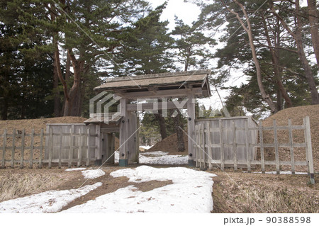 戸切地陣屋跡　復元された表御門 90388598
