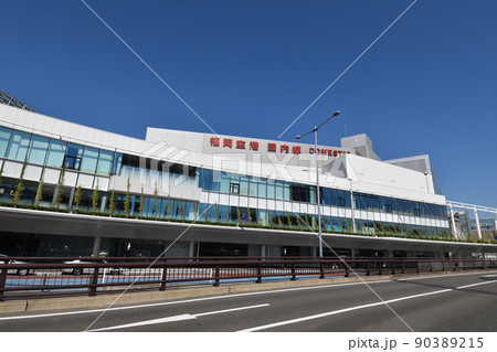 福岡空港の国内線ターミナルビル 90389215