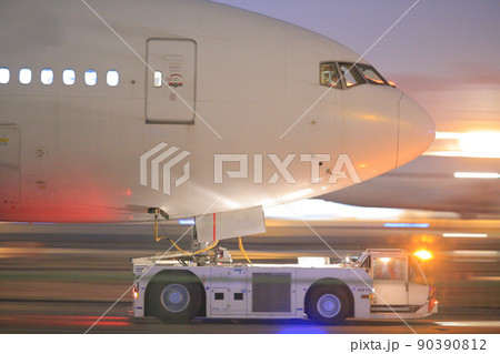 飛行機 飛行機 90390812