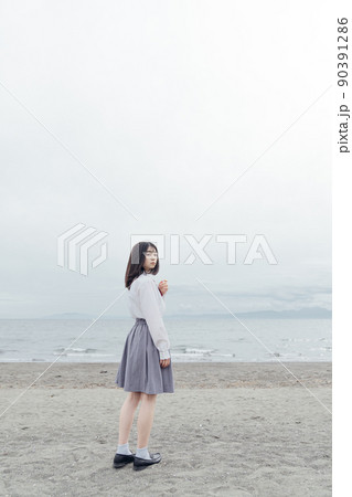 海辺の女子高生 海辺の女子高生 90391286