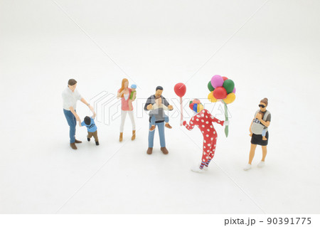 a figure of Clown share the balloons to kids a figure of Clown share the balloons to kids 90391775
