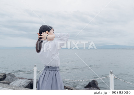 海岸の女子高生 90392080