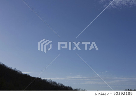 3月末朝空と山の端 90392189