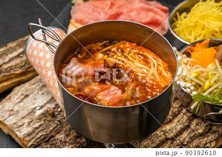 中華火鍋　Chinese hot pot 90392610