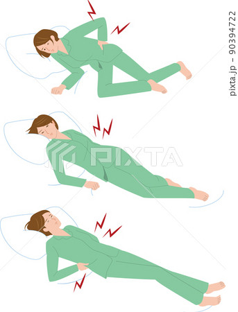 ベッドから起き上がる、寝返りを打つ、あおむけで寝るとき背中が痛むシニア女性 ベッドから起き上がる、寝返りを打つ、あおむけで寝るとき背中が痛むシニア女性 90394722