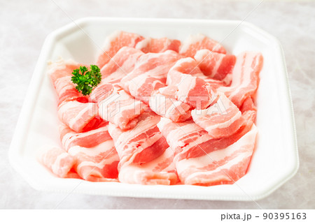 豚バラ肉の薄切り 90395163