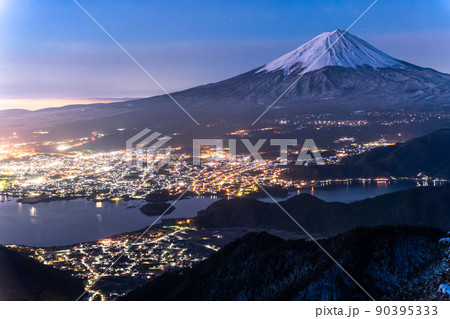 《山梨県》富士山の夜明け・新道峠 90395333