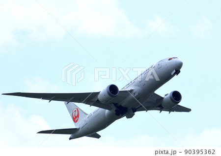 大阪国際空港　JAL　飛行機　離陸 90395362