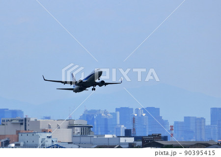 大阪国際空港 ANA 飛行機 離陸態勢 大阪国際空港 ANA 飛行機 離陸態勢 90395415