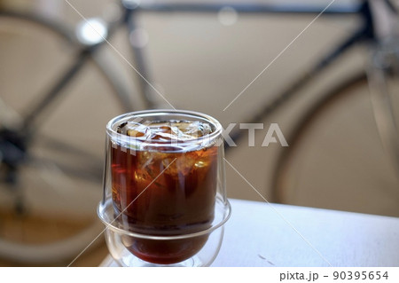 氷のたくさん入ったアイスコーヒー 氷のたくさん入ったアイスコーヒー 90395654