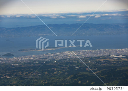 大村湾と長崎空港 90395724