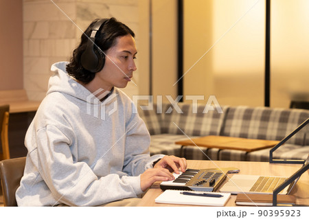 音楽クリエイター 90395923