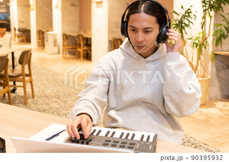 音楽クリエイター 音楽クリエイター 90395932