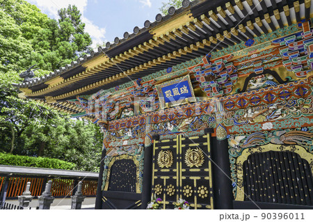 新緑の瑞鳳殿 90396011