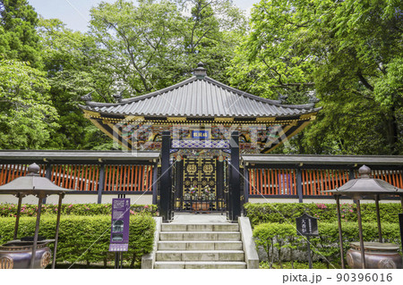 新緑の瑞鳳殿 90396016