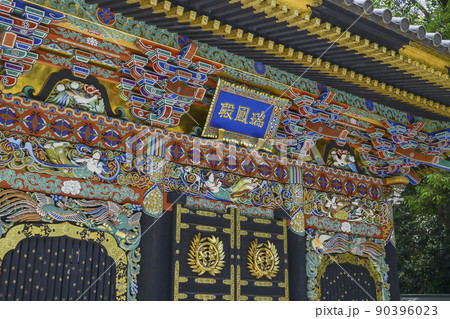 新緑の瑞鳳殿 90396023