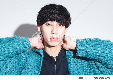 若い男性　ビューティー　ジェンダーレス 90396329