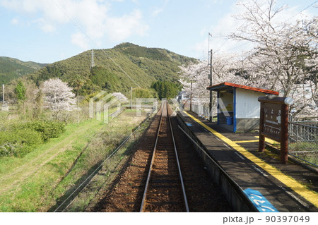 土佐くろしお鉄道中村線からの車窓風景　伊与喜駅 90397049