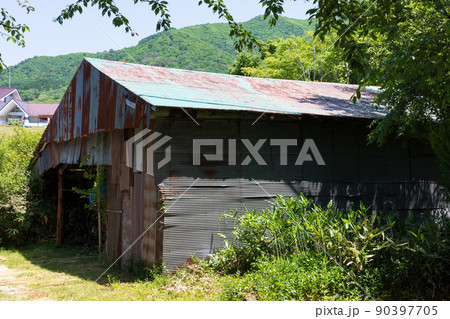 日本の岡山県真庭市の蒜山高原の古くてとても美しい建物 日本の岡山県真庭市の蒜山高原の古くてとても美しい建物 90397705