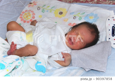 新生児 生後6日目 新生児 生後6日目 90397858