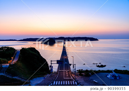 日没後の角島大橋 山口県下関市 日没後の角島大橋 山口県下関市 90399355