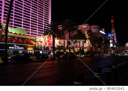 ネバダ州ラスベガス ライトアップされた風景 ネバダ州ラスベガス ライトアップされた風景 90401041